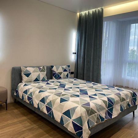 Апартаменти В Районі Автовокзалу Поблизу Обласноі Лікарні Жк Great House Rivne Exterior foto